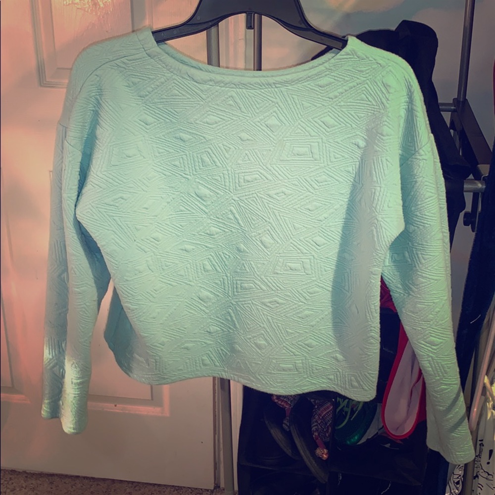 A blue quilted sweater w/ long sleeves